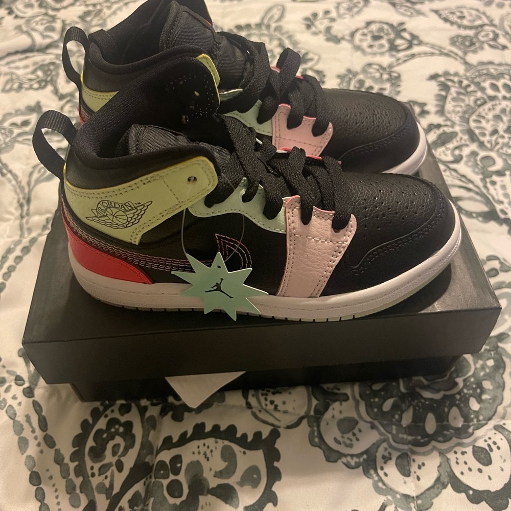 Jordan 1 Mid 11c